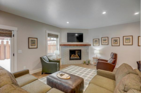 New - Blue Bear Lodge - Prime location - Air Conditioning - WiFi - Fireplace